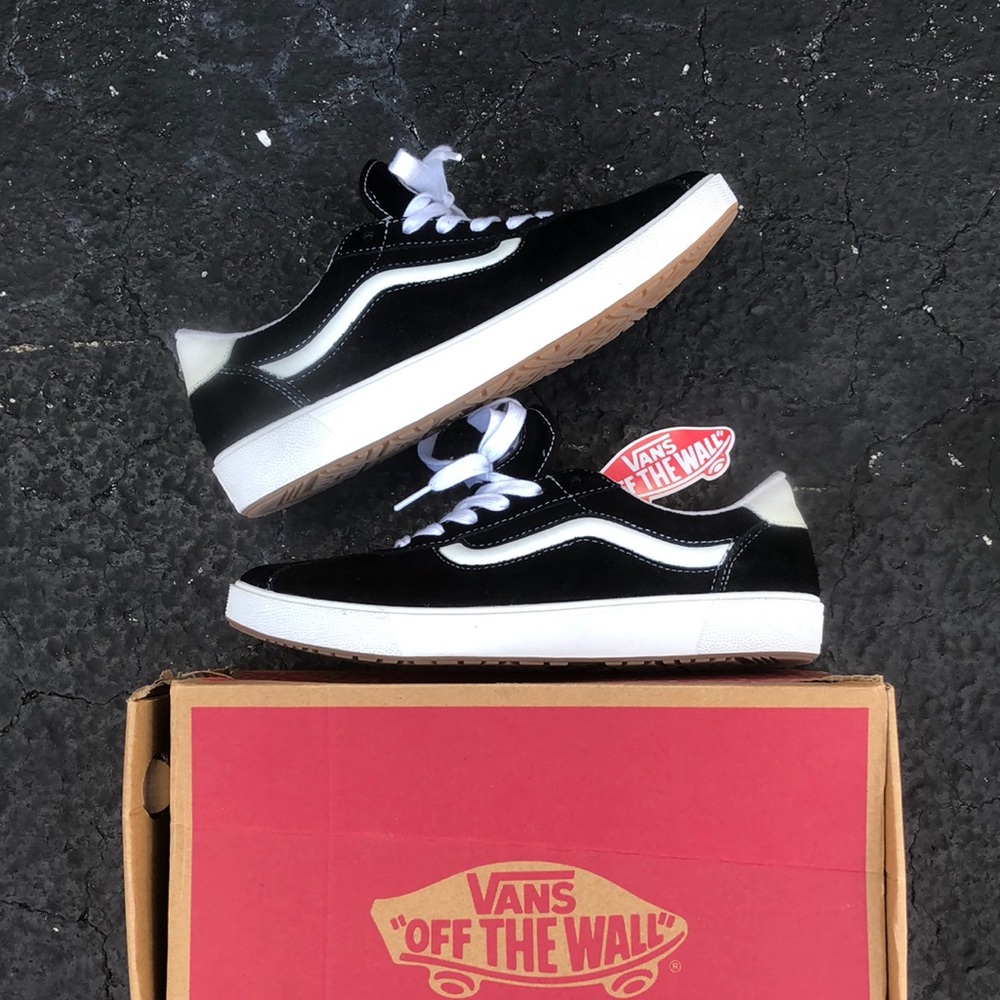 NWT BRAND NEW Vans Wally 3 (Staple) Black/True White